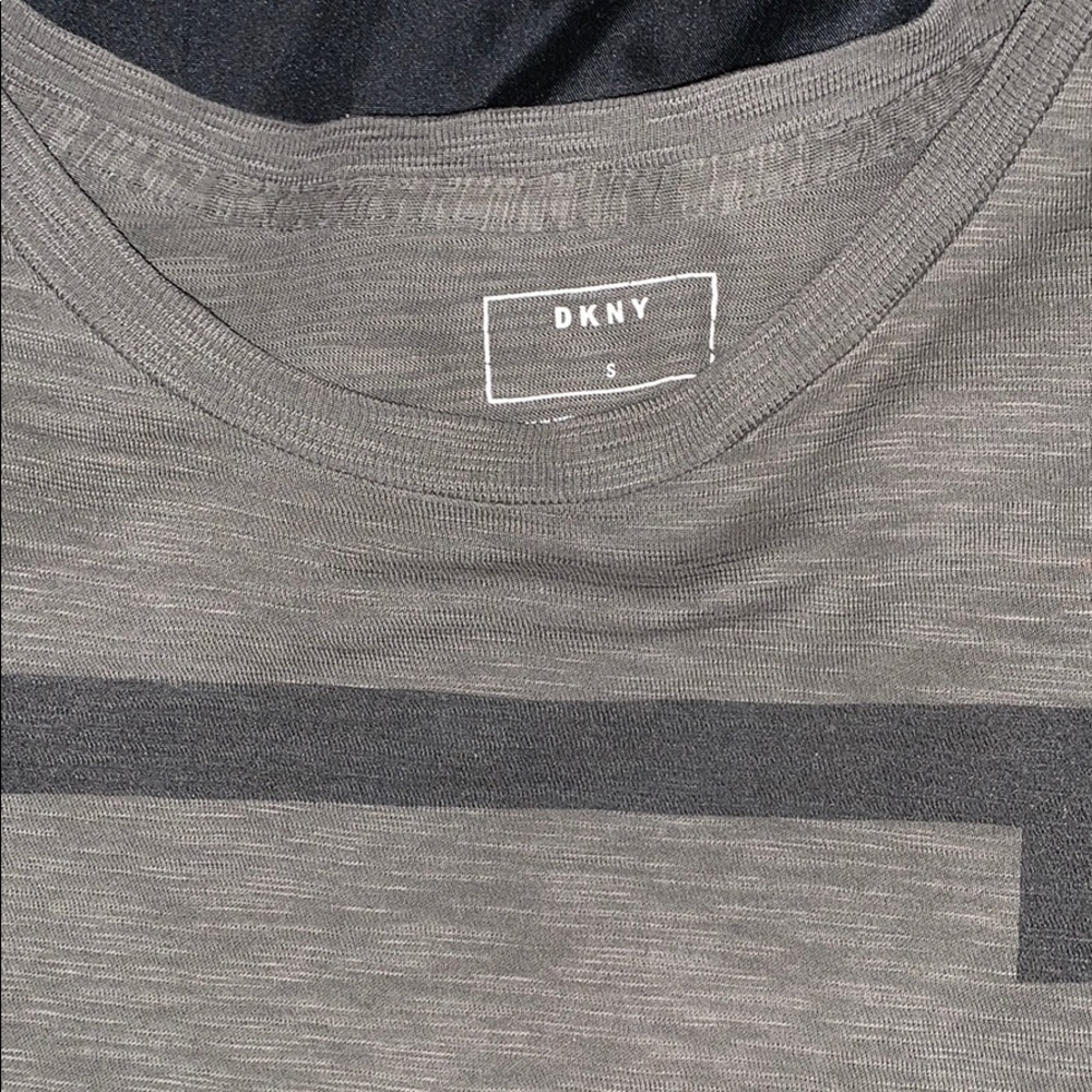 DKNY T-shirt - Picture 2 of 2